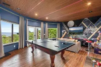 Huge Valley Views . Hgtv Design . Hot Tub . Theater . Sauna . Rec Room . Arcades