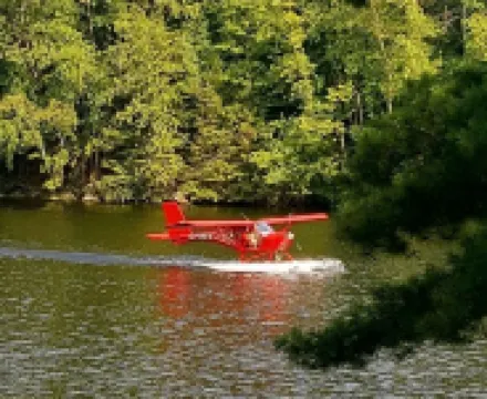 The Hudson Hideaway (waterfront home)