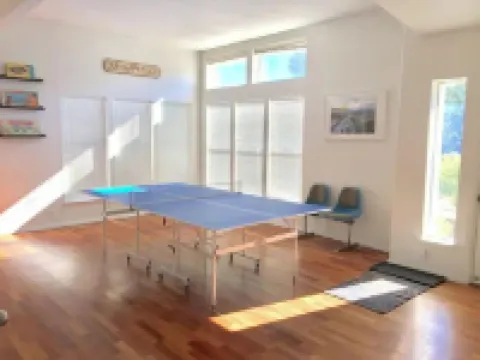 Bright, Spacious and sparkling clean 3 bed 2 bath