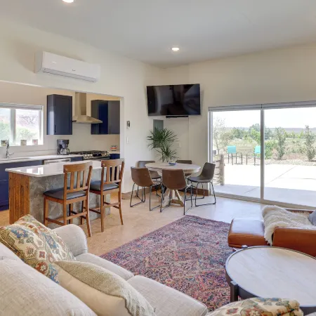 Hot Tub & Views: Modern Home 15 Mi to Zion NP