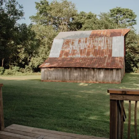 Rustic 1800s' Log Cabin with Modern Amenities on an Old Farm close to Owensboro