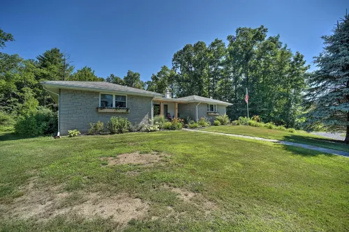 Modern Studio < 13 Mi to Saratoga Racetrack! - Apartments