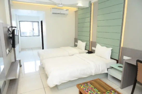 Hotel Parqotel Hotels near BAPS Shree Swaminarayan Mandir