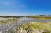 Pet-Friendly Richville Vacation Rental w/ Dock! - parking