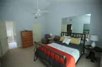 Serene 3br/2ba condo perfect for a family getaway in Greenwood with WiFi, AC