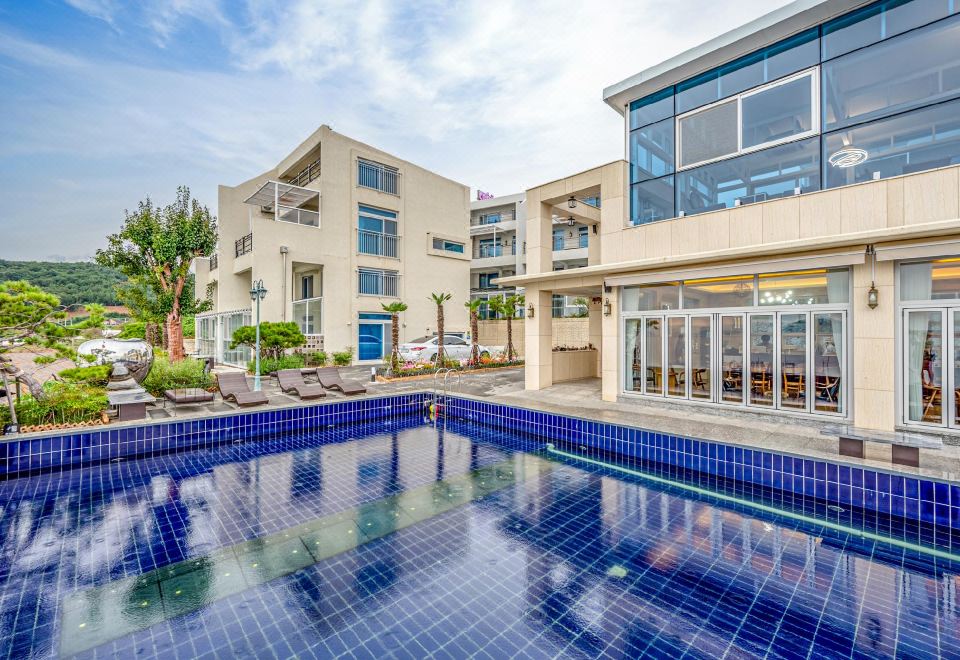 풀빌라 야외 전경