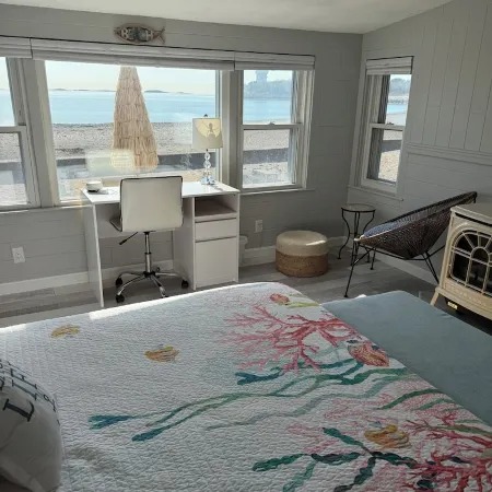 Spectacular Oceanfront 1 Bedroom Unit in Winthrop Отели рядом с достопримечательностью «Пляж Нантаскет»