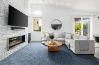 수영장과 온수 욕조가 있는 게이트 홈