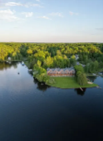 #2 Lake Front Condo - Hamlin Lake, Ludington MI - 10 Guests