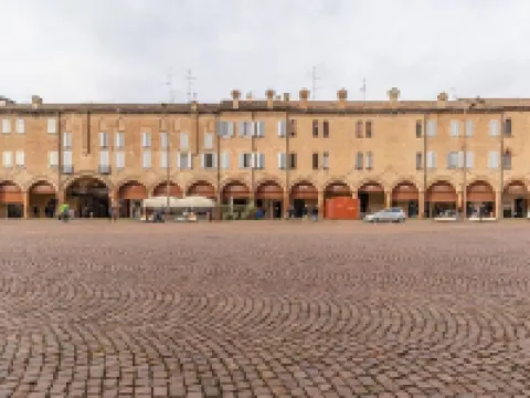 [Piazza Martiri]-In pieno centro sotto al Castello Hotels in Carpi