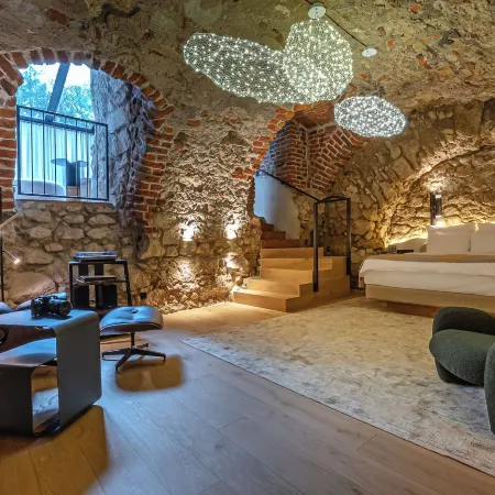 Nomadic Urban Premium Suites Отели рядом с достопримечательностью «Главная рыночная площадь»