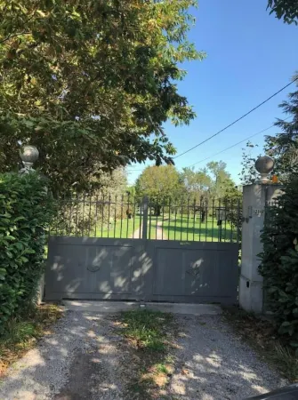 Cosy gîte in a privileged, peaceful setting with swimming pool