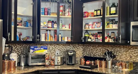 Nabor(6) cozy comfortable adorable stand-alone with private bathroom