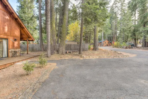 Relax at Rustic Tahoe Charm Minutes to Lake - Wifi