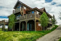 Mtn-View Gem w/ on-Site Golf! 3 Mi to Granby Ranch - Parkering