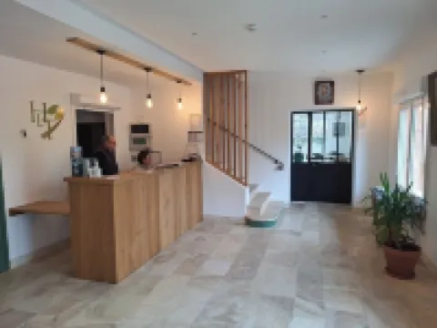 โลจิส โฮเต็ล เลส์ ติลเลิลส์