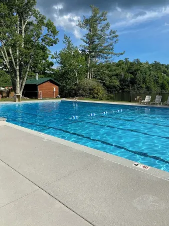 Enjoy River Front Living in Linville Land Harbor.Waterfront Views,Modern Cottage