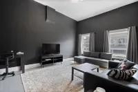 Spacious Luxury Black Downtown Apartment - Minutes from WEC!