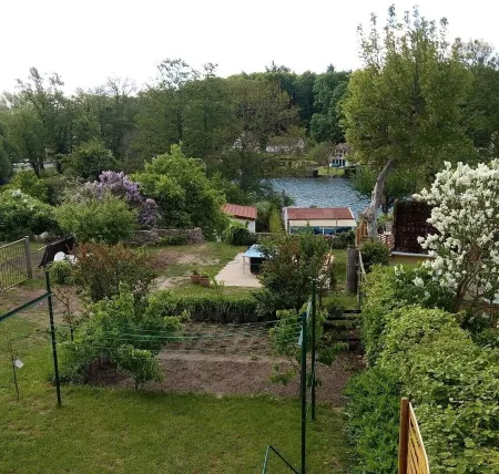 Family vacation for 4 people directly on the lake Отели в г. Лихен