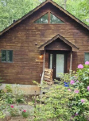 Cute family cabin w/hot tub