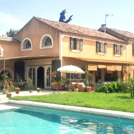 Large Air-conditioned Villa in Arles