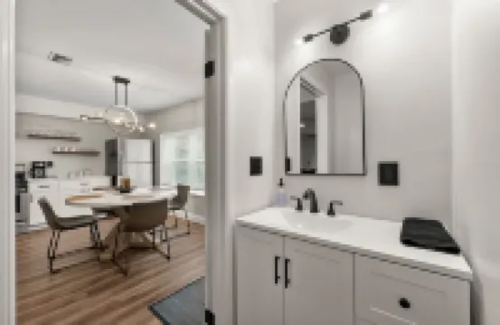 Modern Home Mins from Truist Park