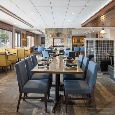 Holiday Inn Resort LAKE GEORGE - ADIRONDACK AREA by IHG Отели рядом с достопримечательностью «Форт Уильям Генри»