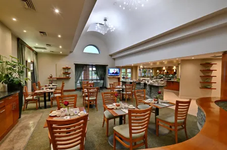 Town Lodge Roodepoort Отели в г. Рудепурт