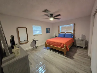 Charming 3-Bedroom Home, SpringHill,Fenced Yard Heated Pool, , 3Bdrms 2Bath, Hotels near Weeki Wachee Springs State Park