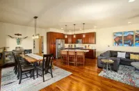 Majestic Modern - Beautifully furnished home close to skiing, fishing and hiking