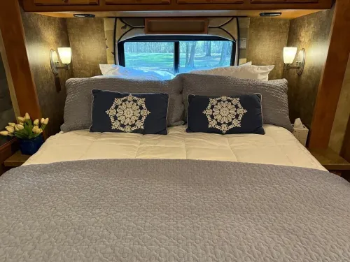 Luxury Motorhome in South Crestview with WiFi, AC