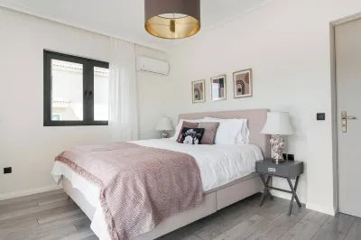 Luxury 3-BD condo with 80sqm balcony in Glifada Hotels in 