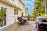 Luxury Pet-Friendly 4 BR with Hot Tub & Game Room