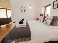 Milos Retreat beautiful  one bedroom cottage Hotels in Milnthorpe