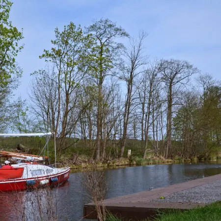 Complete guesthouse on the Finow Canal (former school from 1875) for 12 people