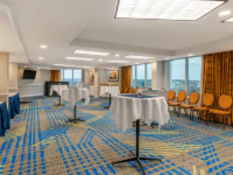 DoubleTree by Hilton Hotel Jefferson City Hotels in Cole County