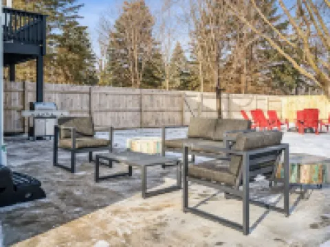 Champions' NSC Retreat HotTub Grill FirePit Fenced Hotels in Blaine