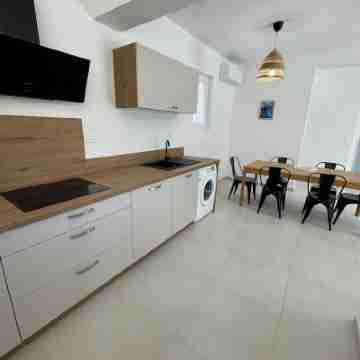 4-bedroom house with pool Others