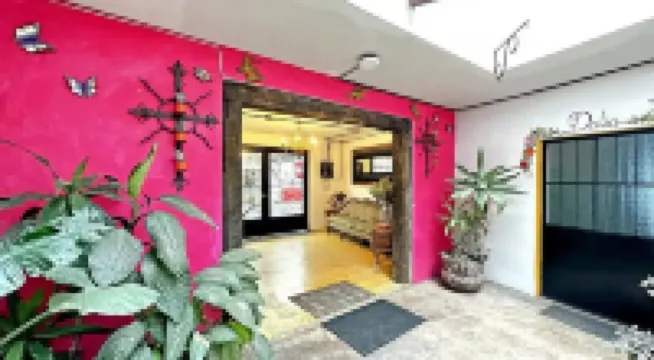 7 Bedrooms•9 Beds• 3 Kitchens•Rooftop Lounge