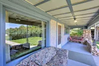 Walk to Downtown: Custer Retreat w/ Fire Pit!