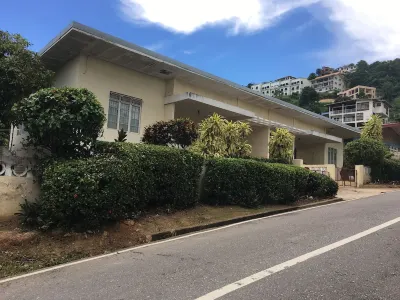 Charming 1-bedroom house in brilliant Point Cumana, Carenage with AC, Wi-Fi のホテル