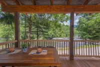 Riverbend Cabin! A Luxurious New Private Waterfront  Log Cabin.