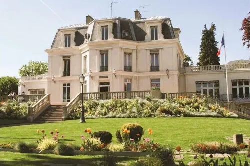 Magnificent, cosy 3P apartment (parking by arrangement) Hotels in Chaville