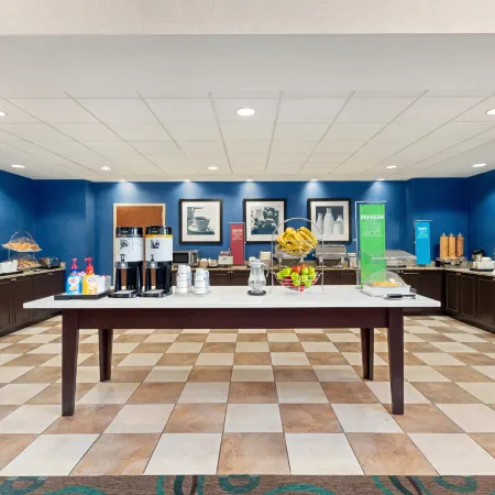 Hampton Inn & Suites Atlanta Airport West/Camp Creek Parkway