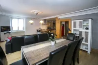 Spacious 6-person gîte in Kaysersberg 케제르베르 호텔