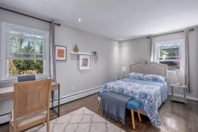 Shanti/Peace Home & Garden Hotels near Oasis Gifts