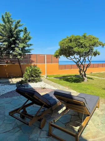 Unick Avra Luxury Living -Expansive private garden with breathtaking sea view Отели в г. Kalathas