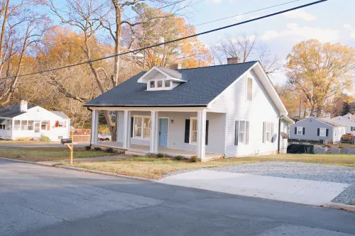 Charming 3BR/2BA Sleeps 6 in Graham, NC has everything you need!