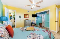 Key West Style: 2B/2B Direct Beach Front Condo