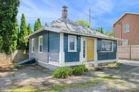Witchy Hideaway Cottage; Close to Beaches, Salem & Train to Boston - 3-Star